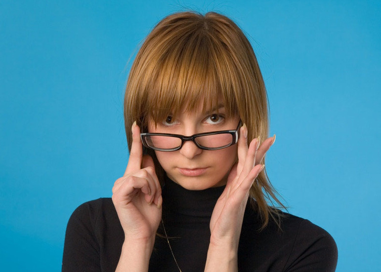 自己的視力突然下降怎么回事？