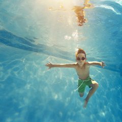 夏季游泳，防眼疾