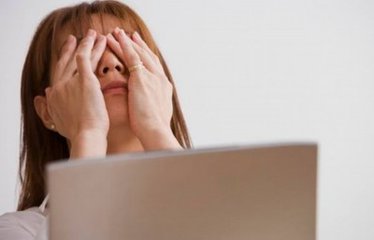 電腦顯示器你會擺放嗎？你的同事是否在用它輻射你？