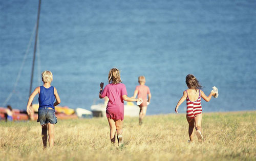 假期請(qǐng)給孩子3小時(shí)戶外活動(dòng)就和近視說(shuō)再見(jiàn)