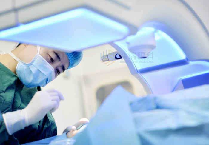 近視手術(shù)后玩手機(jī)，怎么會再近視？肯定是手術(shù)不好？