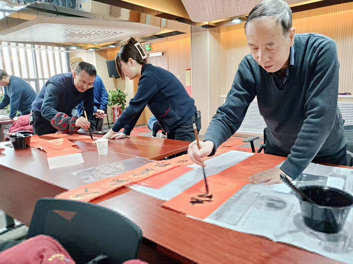 “淡淡墨香飄，濃濃新春情”蘭州普瑞眼視光醫(yī)院給患者送