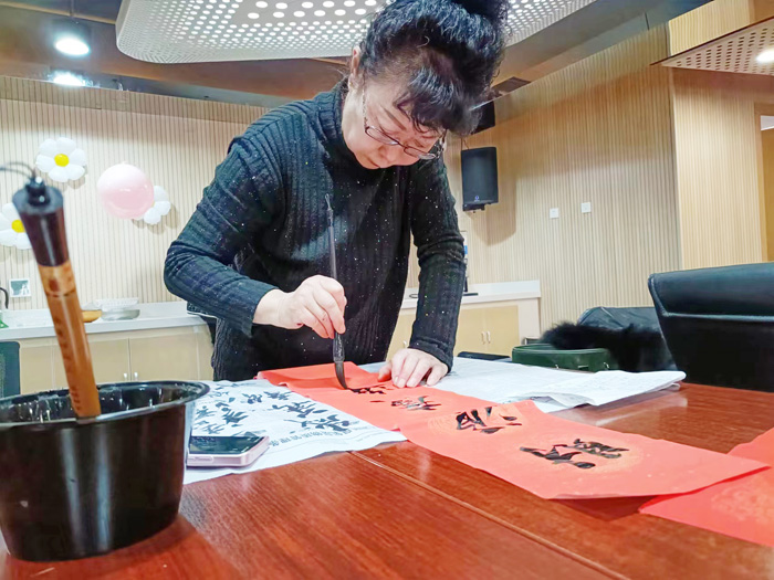 “淡淡墨香飄，濃濃新春情”蘭州普瑞眼視光醫(yī)院給患者送